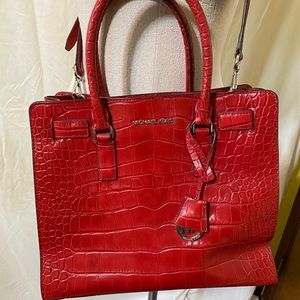 NWOT Micheal Kors Dillon croc embossed handbag